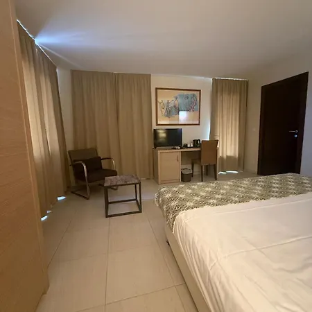 Hotel Serenada 3*